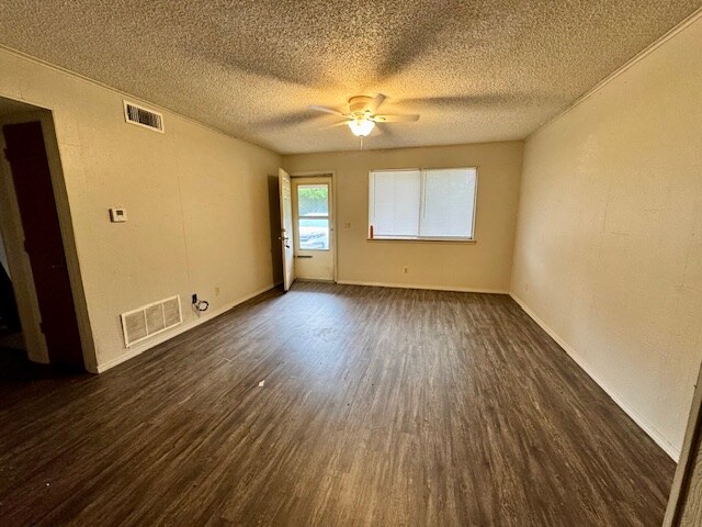 Building Photo - 2074 N Gregg Ave