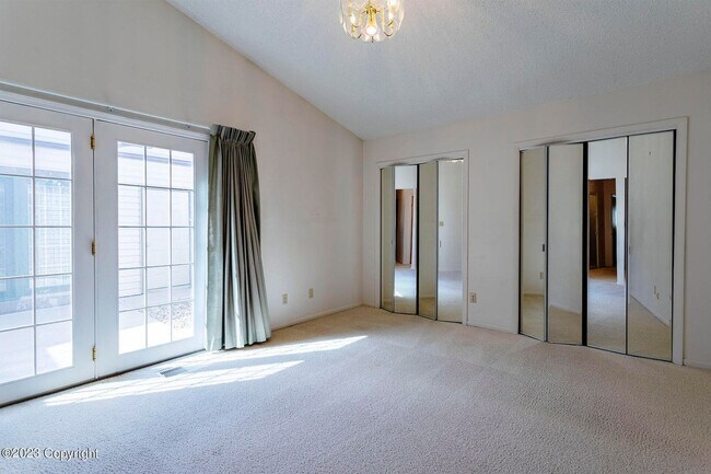 Building Photo - 909 Indian Hills Dr
