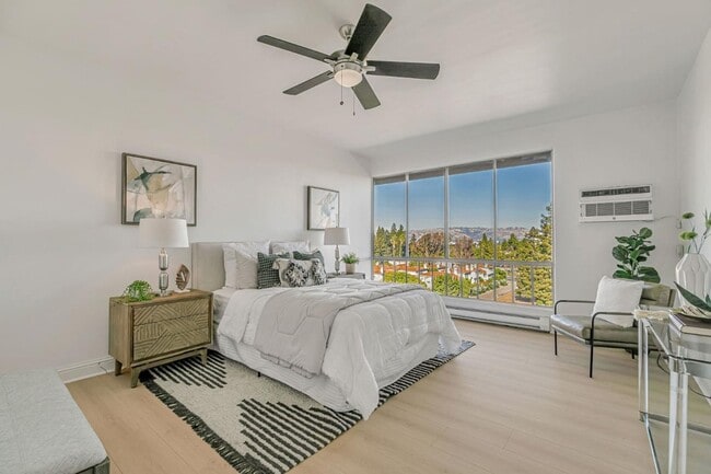 Building Photo - Civic