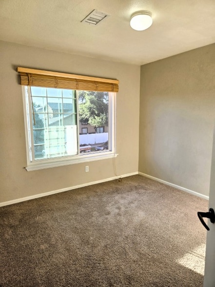 Building Photo - 5263 Bahama St