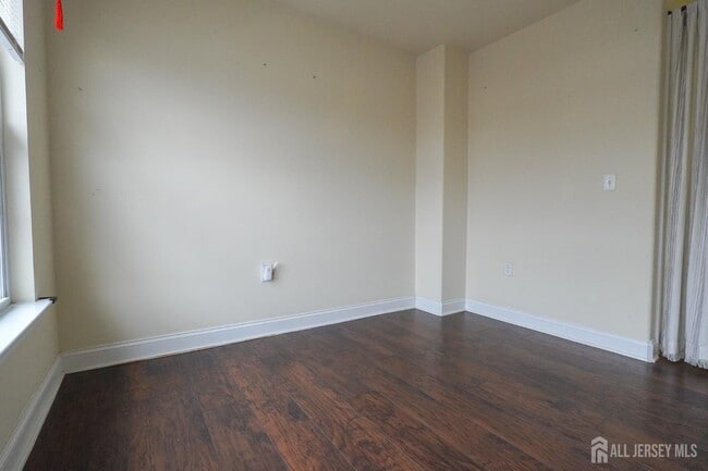 Building Photo - 456 Hancock St