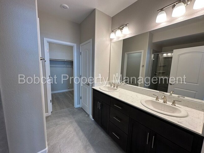 Building Photo - 860 Furlong Dr