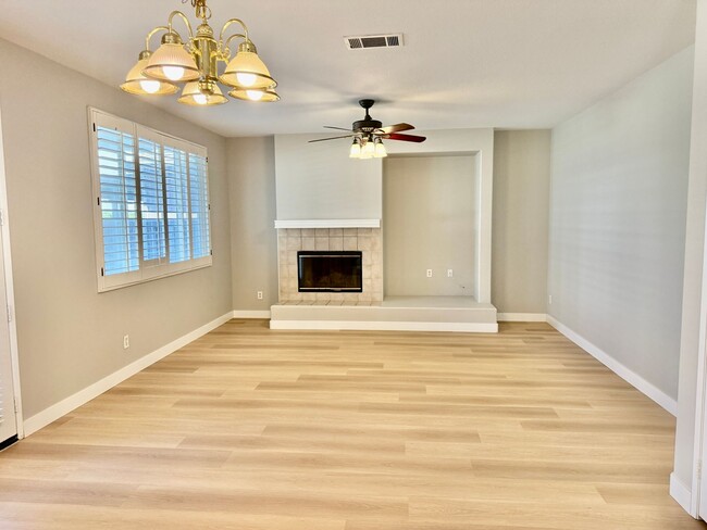 Building Photo - Nice 2 Story Family Home