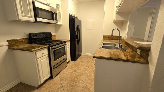 Building Photo - Santa Ana - 1 Bedroom 1 Bath Downstairs Co...