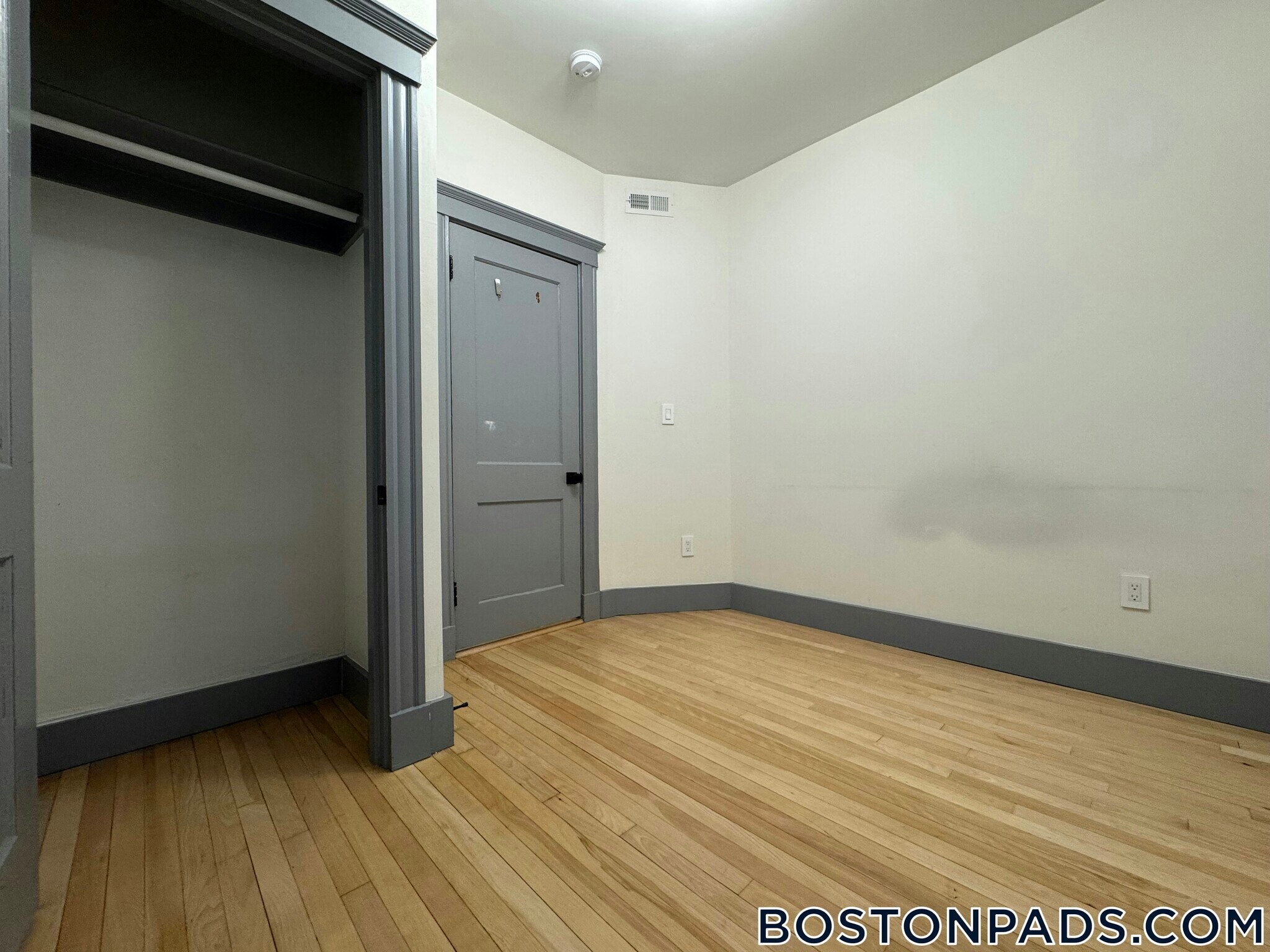 Building Photo - 41 Long Ave