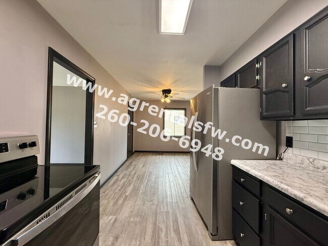 Building Photo - 3 Bedroom House