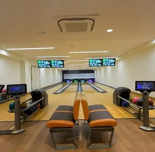 Building Photo - 5901 Mount Eagle Dr