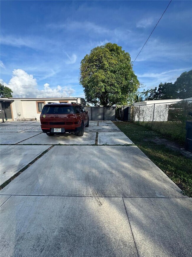 Primary Photo - 4341 SW 99th Ct