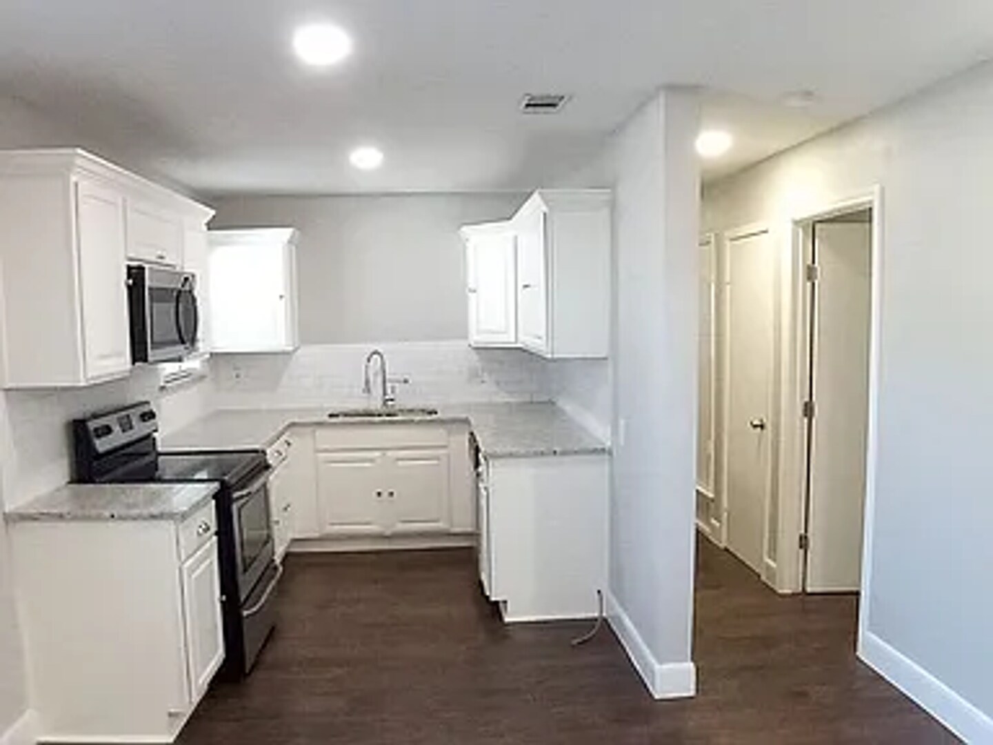 Building Photo - 220 S Shore Pl