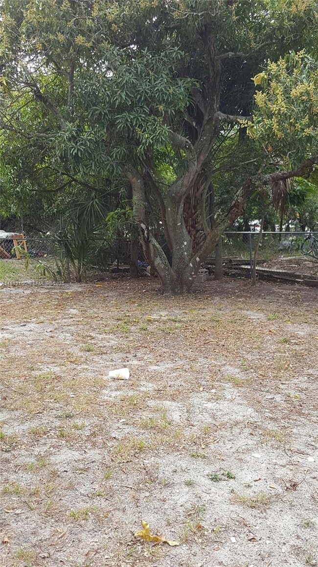 Building Photo - 805 NW 4th Ave