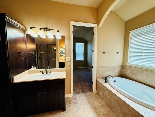 Building Photo - 2404 Sweetwater Ln