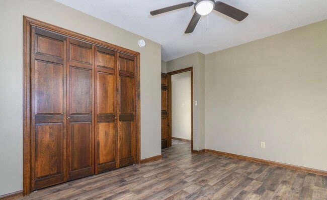 Building Photo - 404 Elm Tree Dr