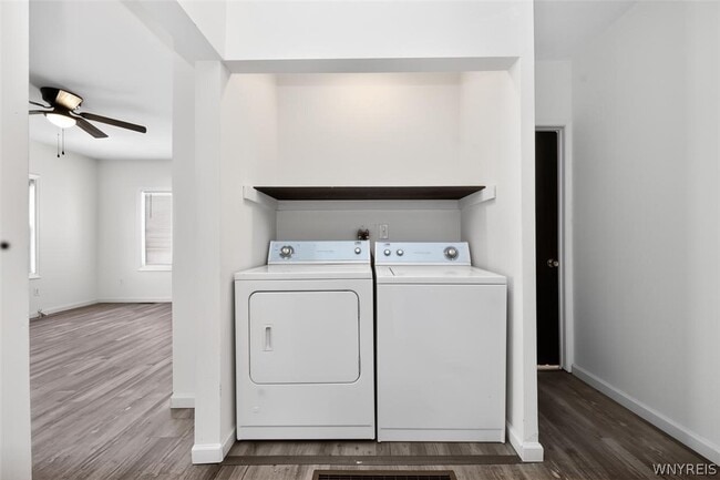 Building Photo - 55 York St