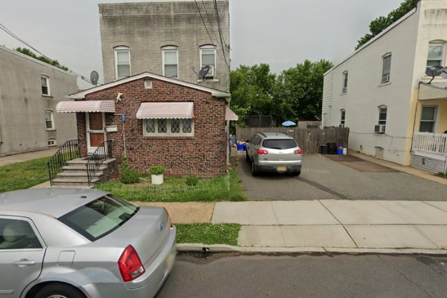 Primary Photo - 19 Lowell St