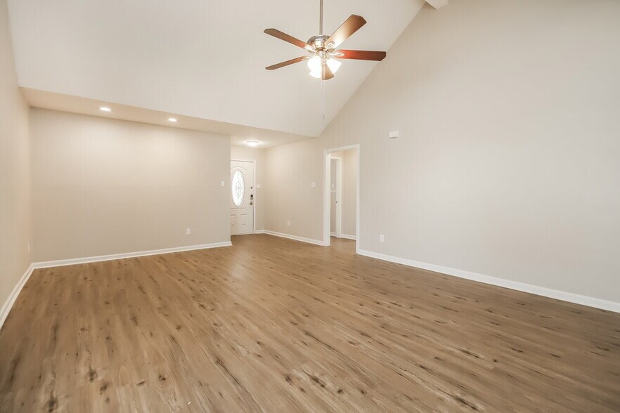 Building Photo - 918 Chase Park Dr