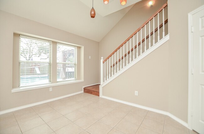 Building Photo - 2811 Willow Fork Dr