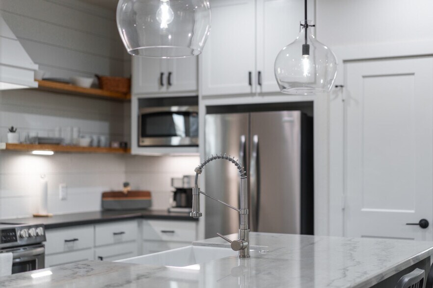 Building Photo - 8300 Lone Star Rd