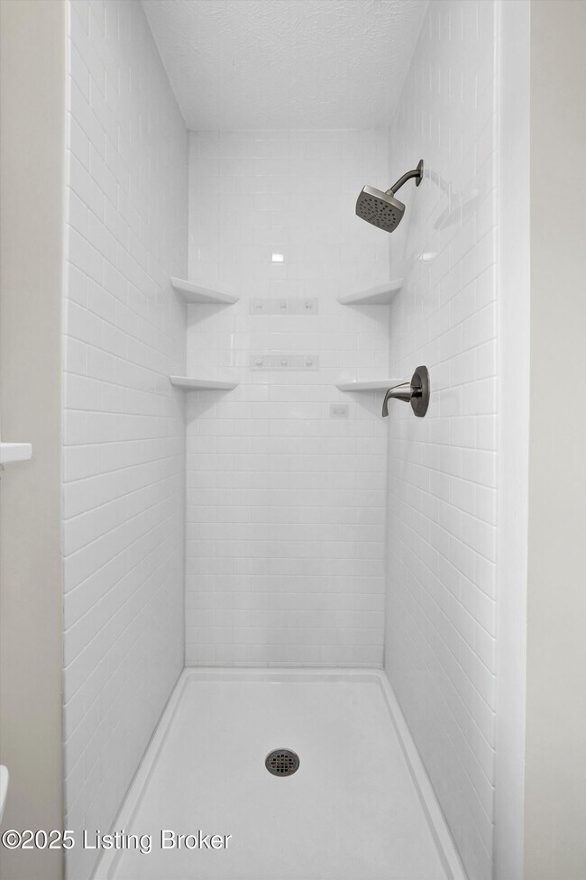 Building Photo - 7613 Norbourne Ave