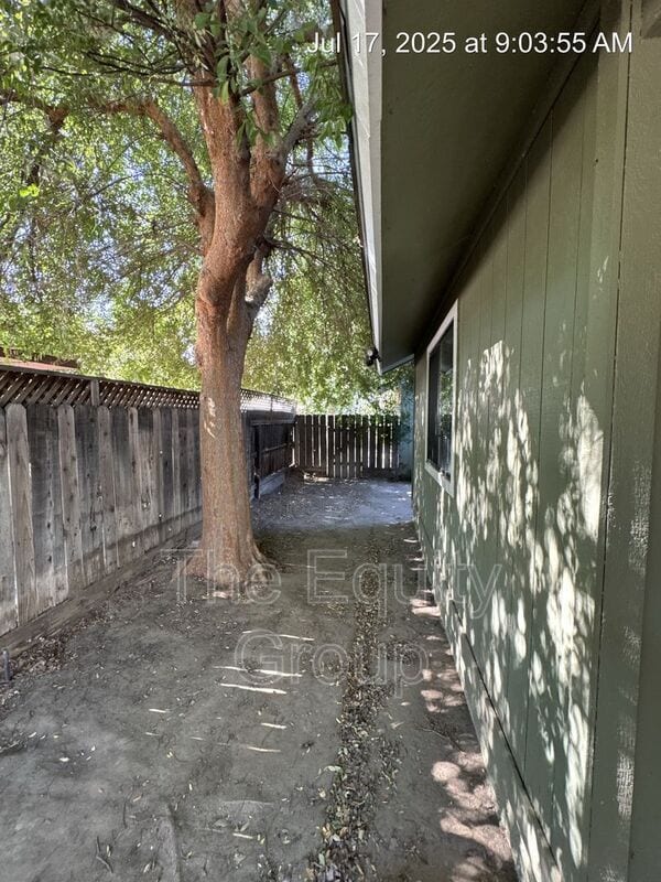 Building Photo - 722 S Linwood St