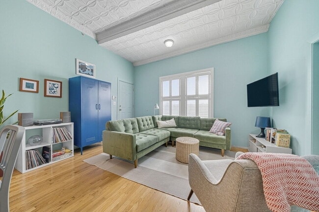 Building Photo - "Charming 1-Bed Furnished Apartment with Hardwood Floors in MA - Perfect Blend of Comfort and Sty...