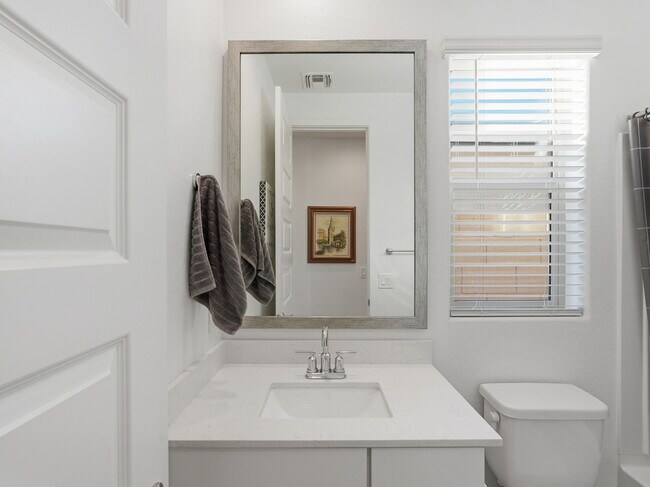 Building Photo - 9712 E Twinkle Ave