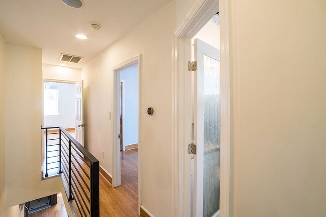 Building Photo - Wonderful East Passyunk Three Bedroom Home