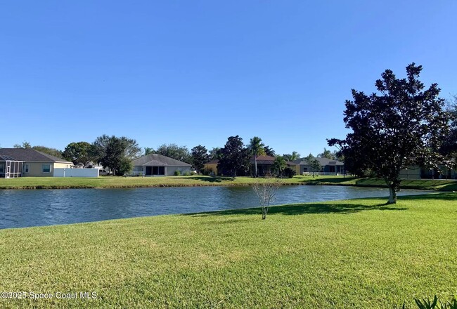 Building Photo - 1475 Knoll Ridge Dr