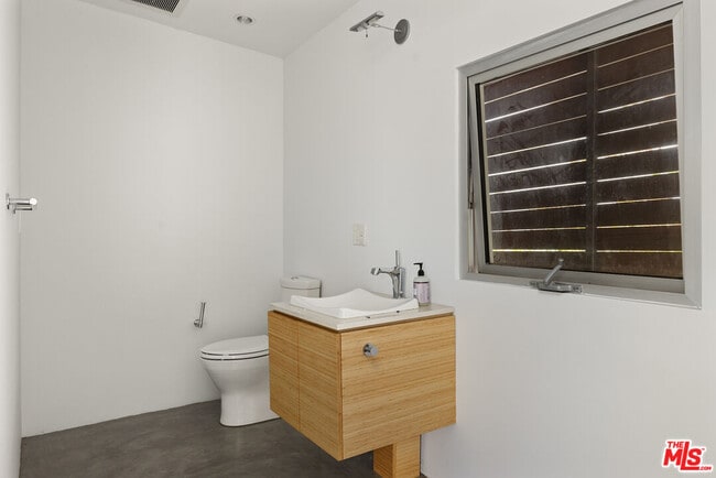 Building Photo - 710 Milwood Ave