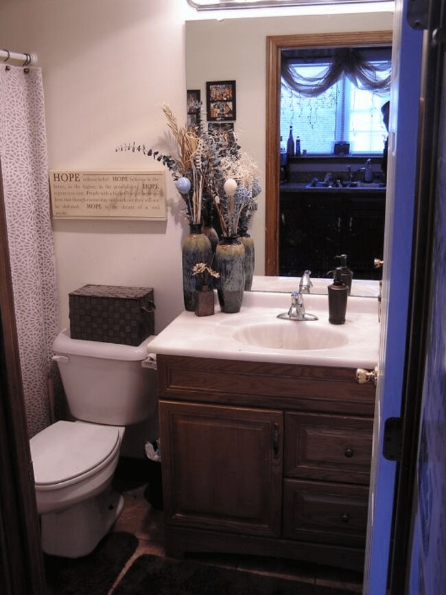 Building Photo - 128 Waller Ave