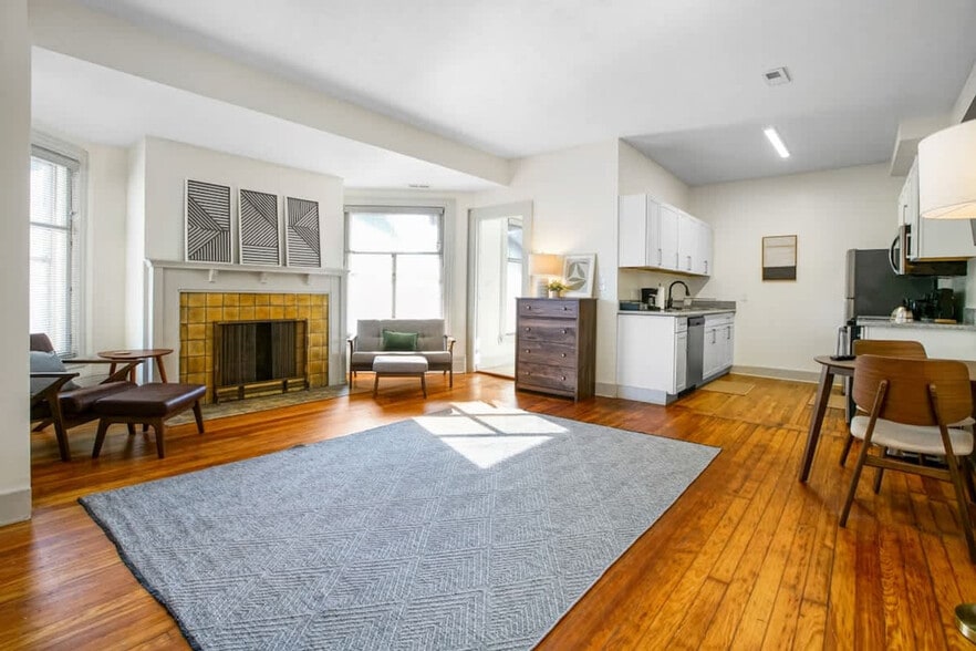 Building Photo - 1848 E 89th St