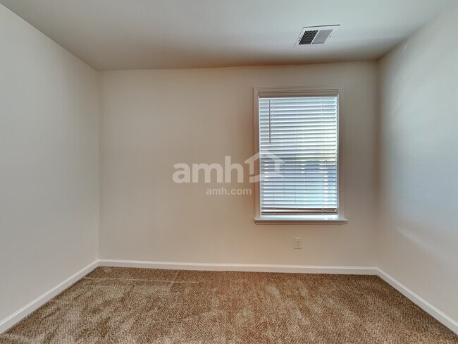 Building Photo - 128 Martello Rd