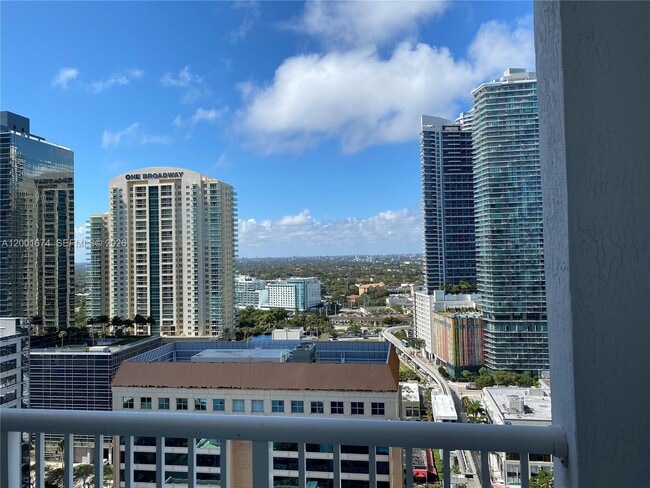 Building Photo - 170 SE 14th St