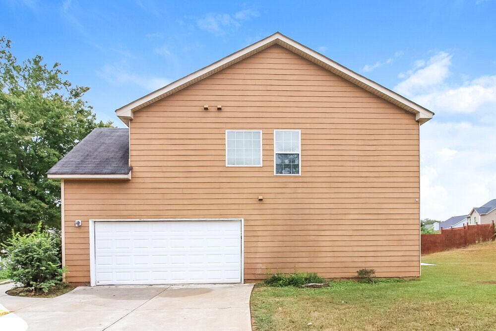 Building Photo - 565 McGiboney Ln