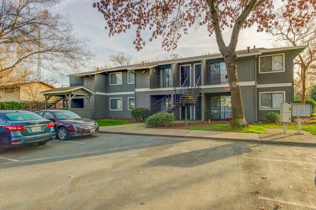 Building Photo - 1212 Sacramento W Ave