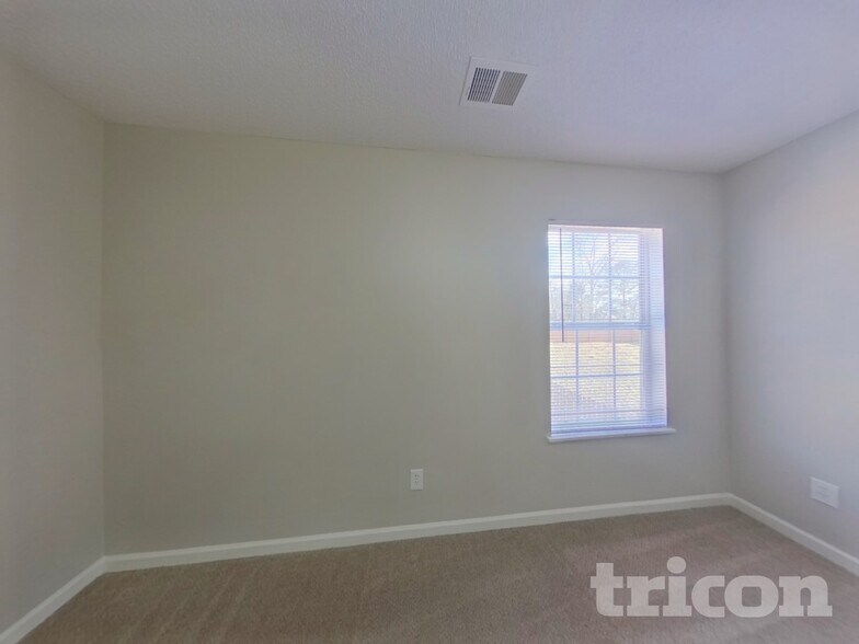 Building Photo - 1952 Lake Carolina Dr