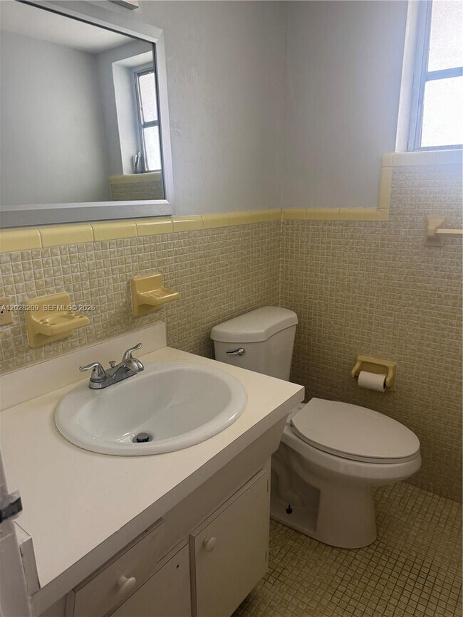 Building Photo - 9700 E Bay Harbor Dr