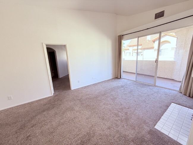 Building Photo - 2-Bed, 2-Bath Condo with Fireplace in San ...