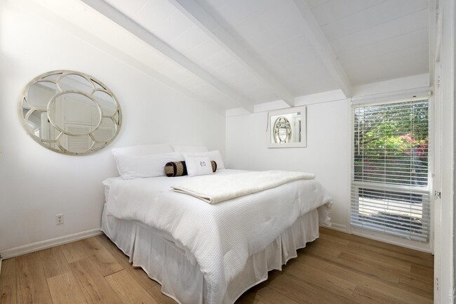 Building Photo - 539 Periwinkle Ln