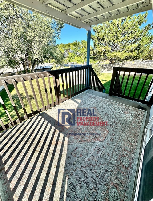 Building Photo - 4 Bedroom 2 Bath - 2 Car Garage House - Do...