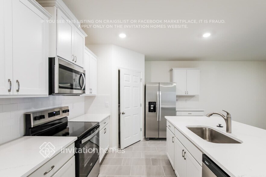Building Photo - 9667 Seaspray Dr