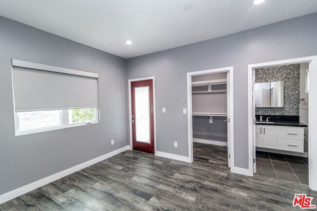 Building Photo - 1623 S New Hampshire Ave