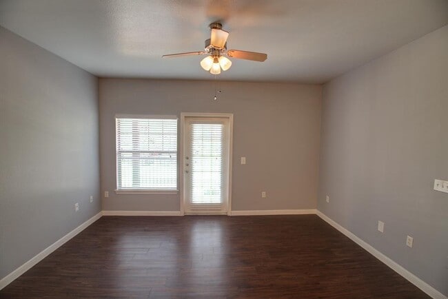 Building Photo - 2320 Gracy Farms Ln