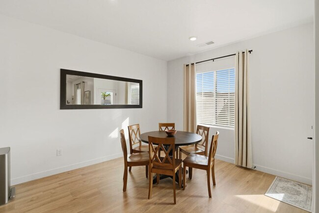 Building Photo - 1709 Ripple Rock Dr