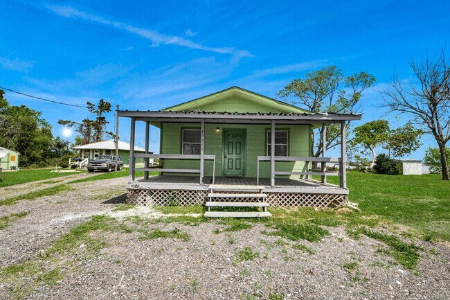 Building Photo - 17111 River Rd