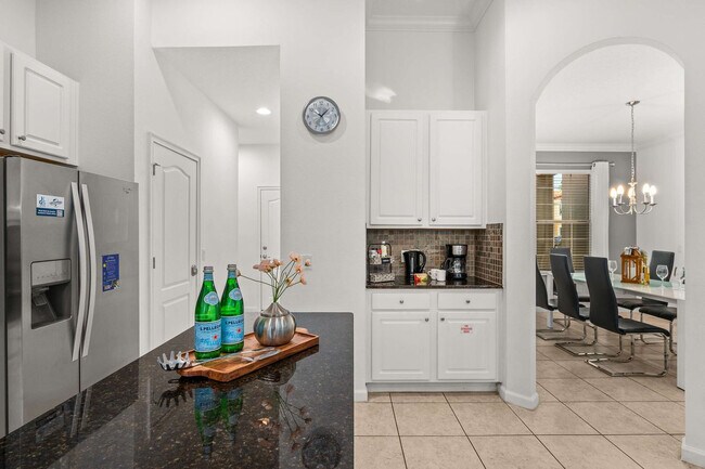 Building Photo - 4140 Oak Tree Dr