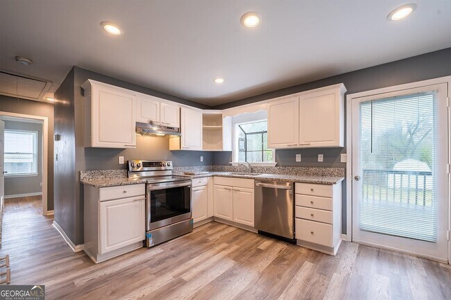 Building Photo - 8449 Fairview Dr