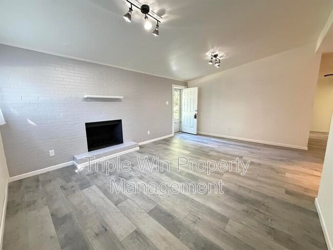 Building Photo - 8301 Pepperidge Dr