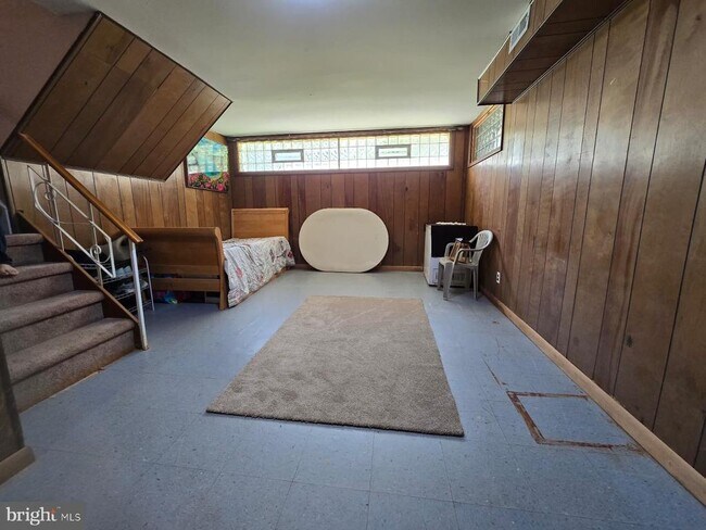 Building Photo - 647 Artwood Dr