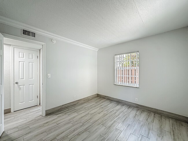 Building Photo - 337 Kenilworth Blvd