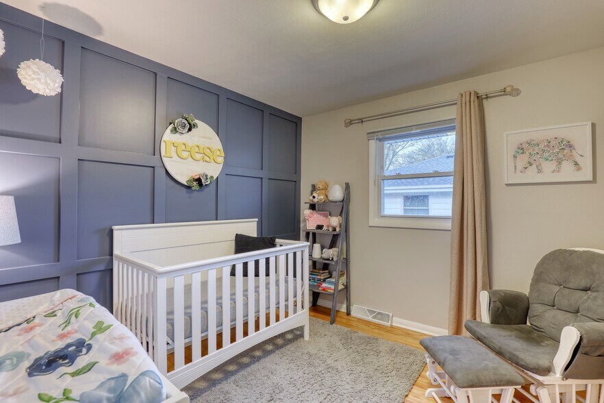 third bedroom - 11918 W Dearbourn Ave